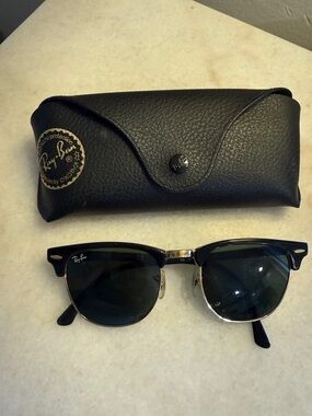 Ray-Ban Men’s Black and Gold Clubmaster Sunglasses with Black Case